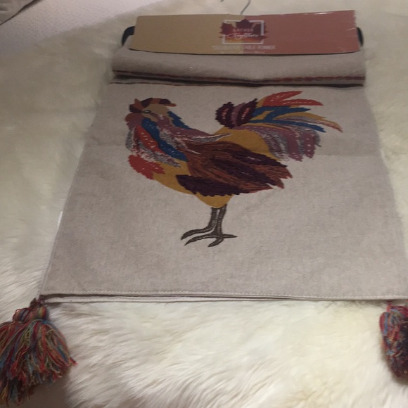 Decorative table runner - Picture 3 of 4